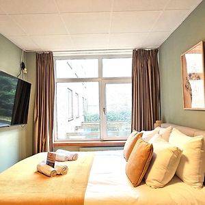 Kleine Kamer met een King Size Bed